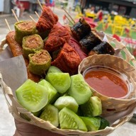 ลูกชิ้นทอดในซอย(น้ำจิ้มเด็ด)