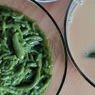 หนมหวานน้ำกะทิ เฉาก๊วยนมสดทรงเครื่อง