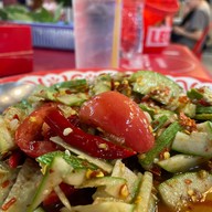 ลาบยโส ขมแป๋ตาย by ทรายมูล ฝั่งตรงข้ามโรงอาหารรามา