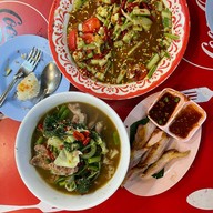 ลาบยโส ขมแป๋ตาย by ทรายมูล ฝั่งตรงข้ามโรงอาหารรามา