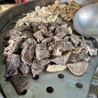 บรรยากาศ ต้มเนื้อ /เครื่องในวัว (หม่อง ราชบพิธ)