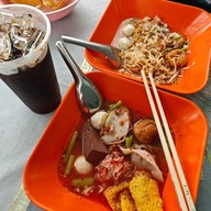 ตั๊วเหลา ก๋วยเตี๋ยวลูกชิ้นปลา