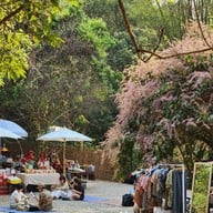 ตลาดนัดขนมปัง นานาจังเกิ้ล (บ้านสวนไผ่ล้อม)