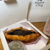 Monster By Tong พร้อมพงษ์