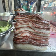 บรรยากาศ รสทิพย์ยอดผัก (บ้านหม้อ) สูตร 90 ปี