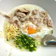 โจ๊กหมูเอกชัย ( เจ้าแรกในซอยเทศบาล 8 ขายมานานกว่า 20 ปี )