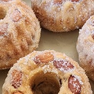 ตลาดนัดขนมปัง นานาจังเกิ้ล (บ้านสวนไผ่ล้อม)