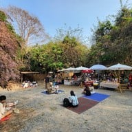 ตลาดนัดขนมปัง นานาจังเกิ้ล (บ้านสวนไผ่ล้อม)