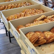 ตลาดนัดขนมปัง นานาจังเกิ้ล (บ้านสวนไผ่ล้อม)