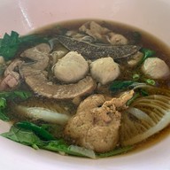 โต เกาเหลาเนื้อ-หมู บ้านบึง