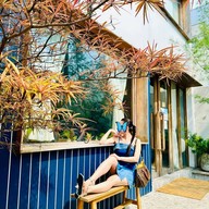 Bluehouse cafe Sriracha