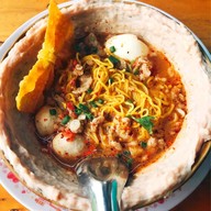 ก๋วยเตี๋ยวต้มยำไข่ (ลาดหญ้า)
