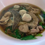 โต เกาเหลาเนื้อ-หมู บ้านบึง