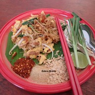 เมนูของร้าน อาซ้อ ผัดไทยเส้นจันท์ ตลาดพุงกาง ประชาอุทิศ