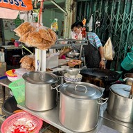 ราดหน้ายอดผัก เอ็มไพร์ สุกี้หมูหมัก（รสเด็ด） ตลาดสวนพลู