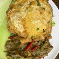 เมนูของร้าน กะเพราผัดแห้ง โคตรโหด สูตรโบราณ วัชรพล