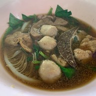 โต เกาเหลาเนื้อ-หมู บ้านบึง