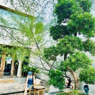 Bluehouse cafe Sriracha