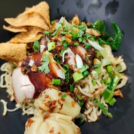 เมนูของร้าน [ เอเชียบะหมี่เกี๊ยวหมูย่างอบน้ำผึ้ง ]