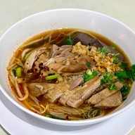 เมนูของร้าน ชวนกิน ก๋วยเตี๋ยวเป็ด ตลาดบองมาร์เช่