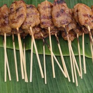 อานนท์ หมูปิ้ง