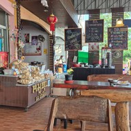กระเพราะถาด ข้าวมันไก่ ก๋วยเตี๋ยวไก่มะระบุฟเฟต์ By เฮียเฐียร