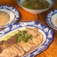 มิสเตอร์ข้าวมันไก่ (Mr. Chicken rice)