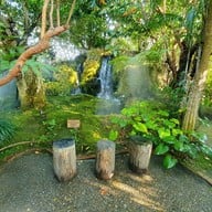 CHOM Cafe & Restaurant