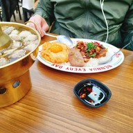 เมนูของร้าน เน้นเนื้อ ข้าวกะเพรา ก๋วยเตี๋ยว by เชฟบัส Topchef สยามสแควร์วัน