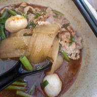เมนูของร้าน เน้นเนื้อ ข้าวกะเพรา ก๋วยเตี๋ยว by เชฟบัส Topchef สยามสแควร์วัน