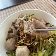 ก๋วยเตี๋ยวเนื้อตุ๋น ฉลองกรุง9