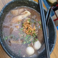 เมนูของร้าน เน้นเนื้อ ข้าวกะเพรา ก๋วยเตี๋ยว by เชฟบัส Topchef สยามสแควร์วัน