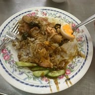 ราดหน้ายอดผัก อภิโภชน์ สูตรต้นตำรับ ซอยรามอินทรา14(ซอยมัยลาภ)