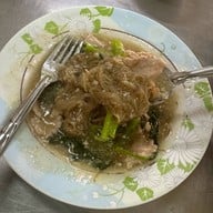 ราดหน้ายอดผัก อภิโภชน์ สูตรต้นตำรับ ซอยรามอินทรา14(ซอยมัยลาภ)