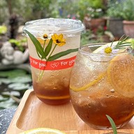 Khrua Baan Na Mee เครื่องดื่ม กาแฟ