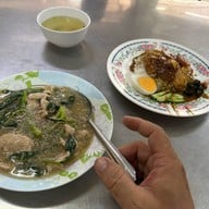 ราดหน้ายอดผัก อภิโภชน์ สูตรต้นตำรับ ซอยรามอินทรา14(ซอยมัยลาภ)