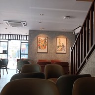 บรรยากาศ Starbucks บ้านชาติ