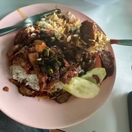 เมนูของร้าน ข้าวหมูแดงโกเยาว์  ท่ากลาง