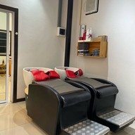 ร้านเสริมสวยนีแฮร์คัทสกลนคร -