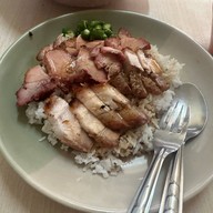 เมนูของร้าน เจ๊กี่ ข้าวหน้าหมูย่าง เตี๋ยวหมูย่าง