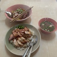 เจ๊กี่ ข้าวหน้าหมูย่าง เตี๋ยวหมูย่าง