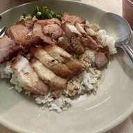 เมนูของร้าน เจ๊กี่ ข้าวหน้าหมูย่าง เตี๋ยวหมูย่าง