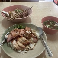 เจ๊กี่ ข้าวหน้าหมูย่าง เตี๋ยวหมูย่าง