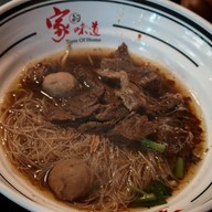 ก๋วยเตี๋ยวเนื้อตุ๋นนายหมี ลาซาล (Original) บางนา