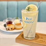 Petit Jardin Café et Bistro