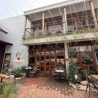 Petit Jardin Café et Bistro