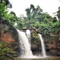 น้ำตกเหวสุวัต