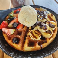 เมนูของร้าน the little hut by tolo cafe -