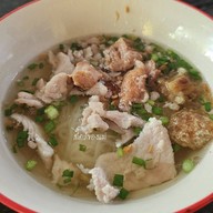 เมนูของร้าน ก๋วยเตี๋ยวต้มยำบ้านยายเนิน