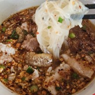 เมนูของร้าน ก๋วยเตี๋ยวต้มยำบ้านยายเนิน